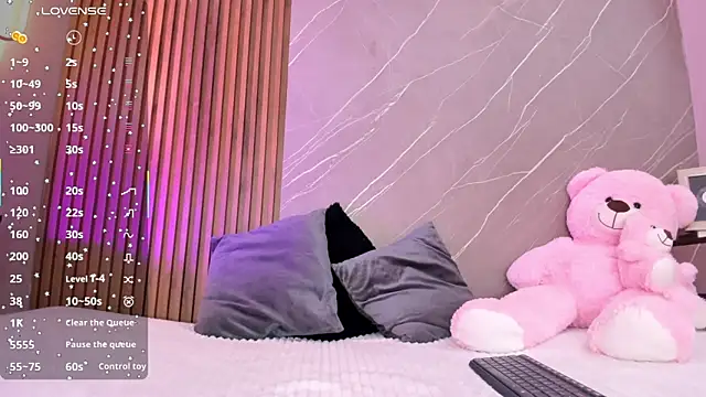 Snapshot of ariana_jhonson1 chatting on 15, 10, 2025 ariana jhonson1 online show from 15, 10, 2025