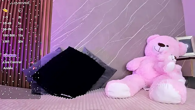 Snapshot of ariana_jhonson1 chatting on 8, 10, 2025 ariana jhonson1 online show from 8, 10, 2025