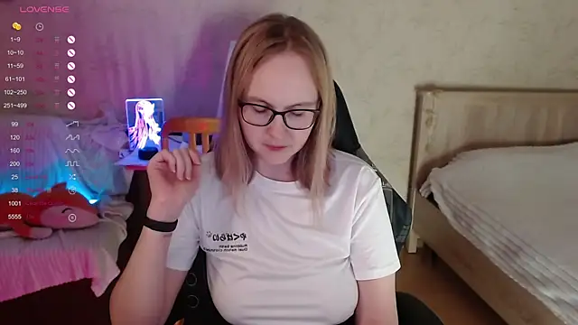 Agatha Mott online show from 8, 11, 2025