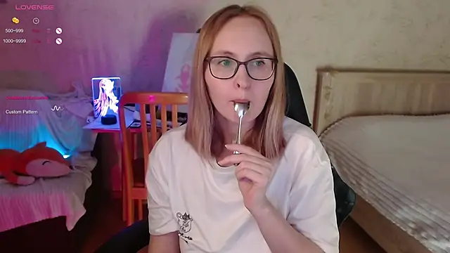 Agatha Mott online show from 10, 11, 2025