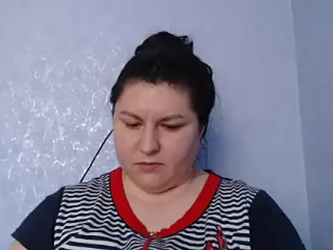 KiraSwee online show from 6, 3, 2025