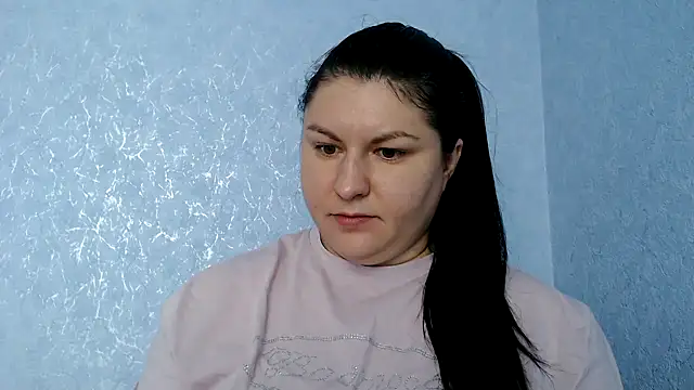 KiraSwee online show from 9, 9, 2025