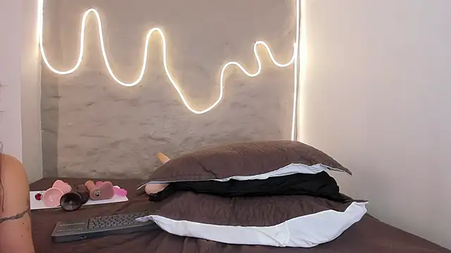 Demy Ruiz online show from 8, 10, 2025