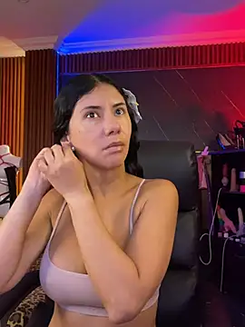 XiaQueen online show from 14, 2, 2026