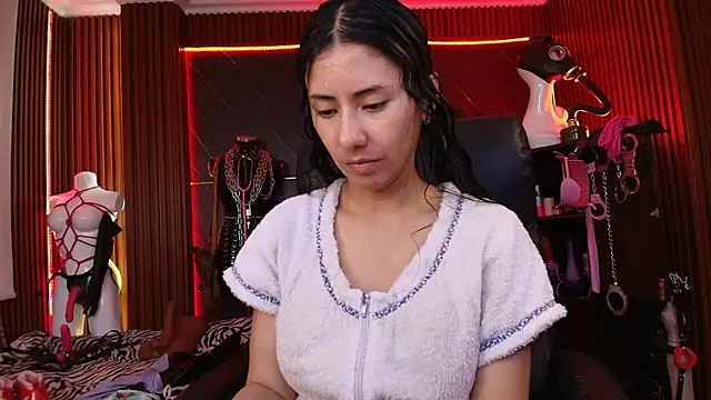 XiaQueen online show from 10, 11, 2025