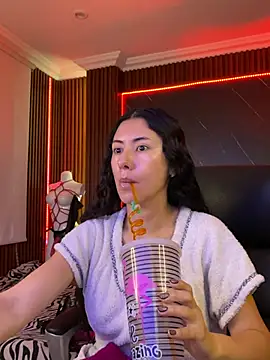 XiaQueen online show from 12, 11, 2025