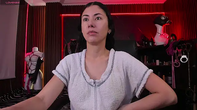 XiaQueen online show from 5, 12, 2025