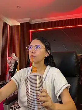 XiaQueen online show from 13, 11, 2025