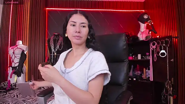 XiaQueen online show from 17, 12, 2025