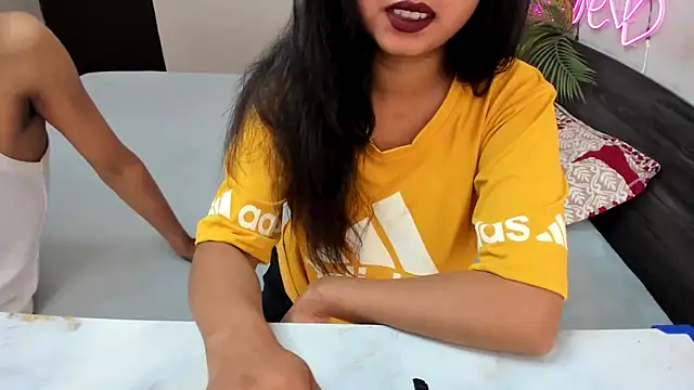 Queen Couple online show from 9, 9, 2025