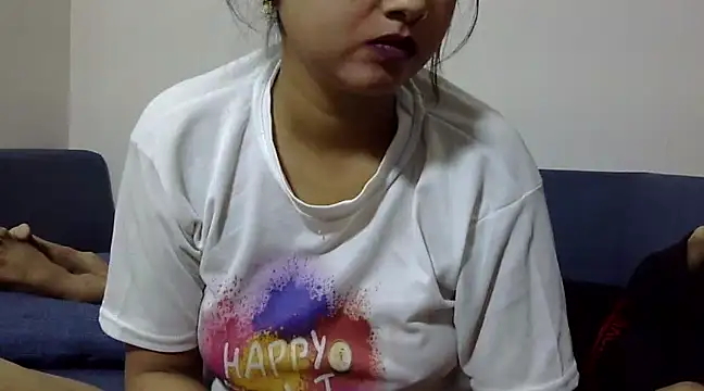 Queen Couple online show from 6, 3, 2025