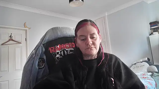 Snapshot of AureliaXOX chatting on 28, 10, 2025 AureliaXOX online show from 28, 10, 2025