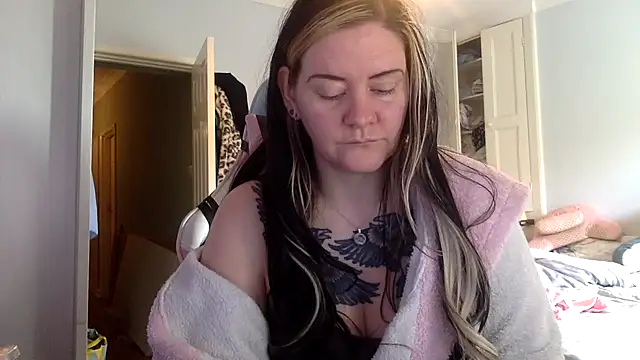 Snapshot of AureliaXOX chatting on 5, 2, 2025 AureliaXOX online show from 5, 2, 2025