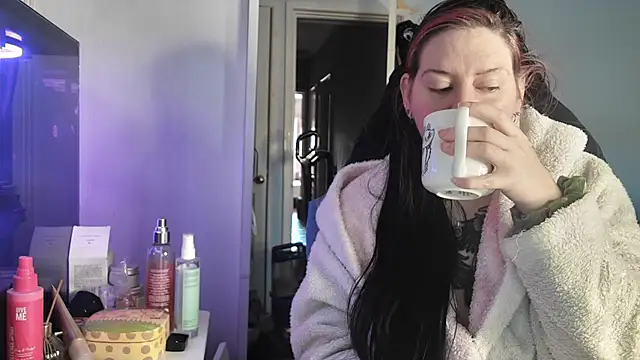 Snapshot of AureliaXOX chatting on 17, 11, 2025 AureliaXOX online show from 17, 11, 2025