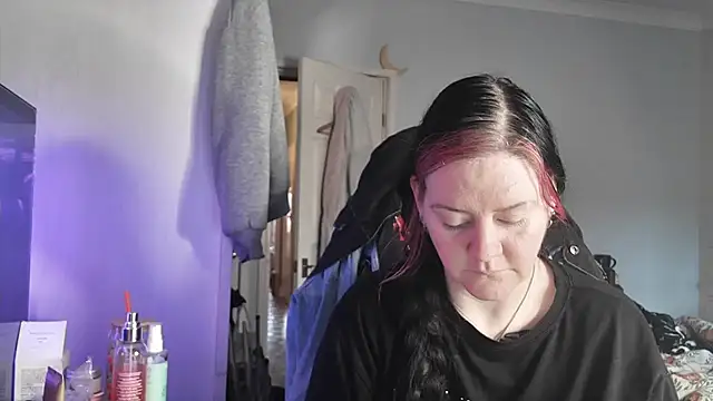 Snapshot of AureliaXOX chatting on 12, 11, 2025 AureliaXOX online show from 12, 11, 2025