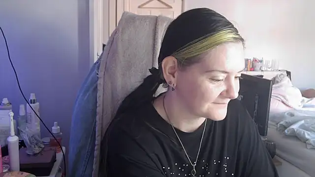 Snapshot of AureliaXOX chatting on 12, 9, 2025 AureliaXOX online show from 12, 9, 2025