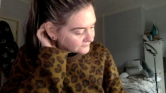 Snapshot of AureliaXOX chatting on 11, 2, 2025 AureliaXOX online show from 11, 2, 2025