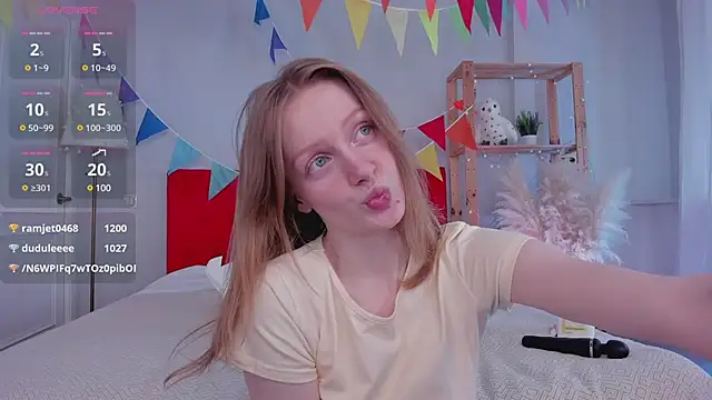 MollyCutiePie online show from 15, 3, 2025