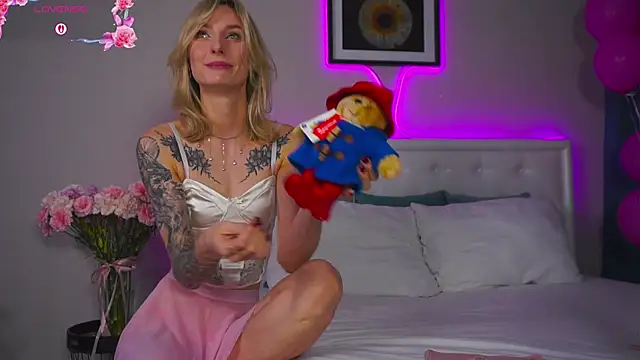 Snapshot of LeaCox_ chatting on 23, 10, 2025 LeaCox online show from 23, 10, 2025