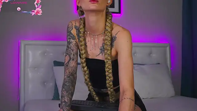 Snapshot of LeaCox_ chatting on 9, 11, 2025 LeaCox online show from 9, 11, 2025