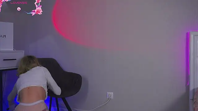 LeaCox  online show from 19, 3, 2026