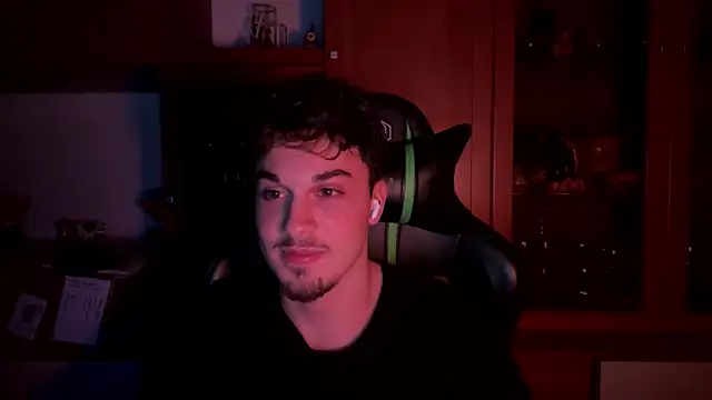 NaplesGuy04 online show from 19, 2, 2025