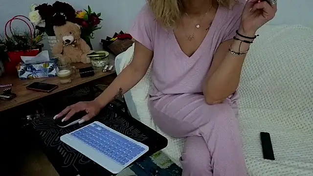 SweetAnia  online show from 7, 3, 2026