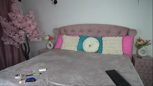 emma goodess  online show from 8, 10, 2025