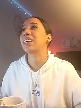 SallyWhitee online show from 24, 3, 2026