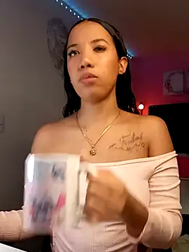 SallyWhitee online show from 8, 4, 2026