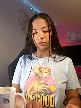 SallyWhitee online show from 1, 3, 2026