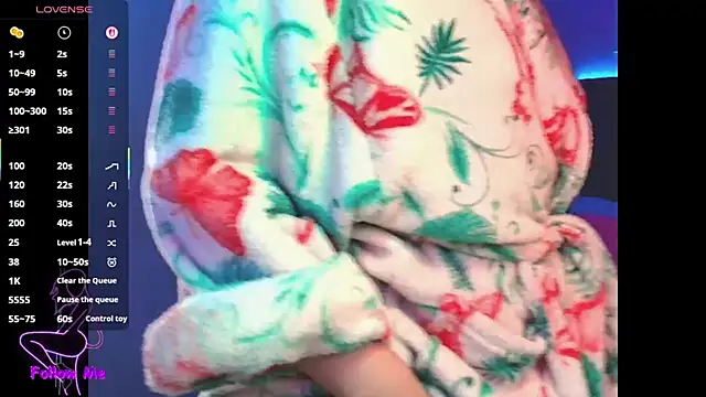 Snapshot of SallyWhitee chatting on 20, 10, 2025 SallyWhitee online show from 20, 10, 2025