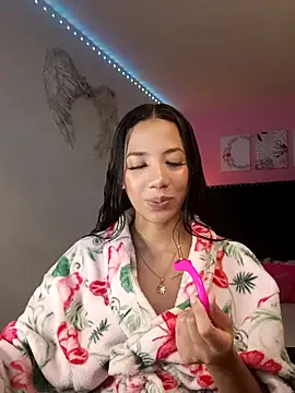 SallyWhitee online show from 4, 3, 2026