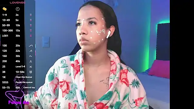 Snapshot of SallyWhitee chatting on 7, 11, 2025 SallyWhitee online show from 7, 11, 2025