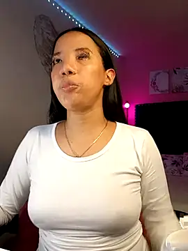 SallyWhitee online show from 17, 4, 2026