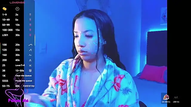 Snapshot of SallyWhitee chatting on 8, 11, 2025 SallyWhitee online show from 8, 11, 2025