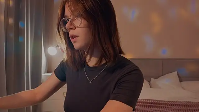 Mia Luw online show from 10, 9, 2025