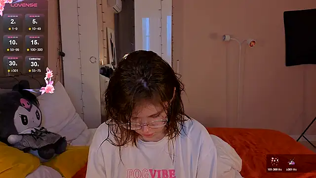 Mia Luw online show from 19, 12, 2025