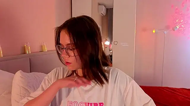 Mia Luw online show from 15, 11, 2025