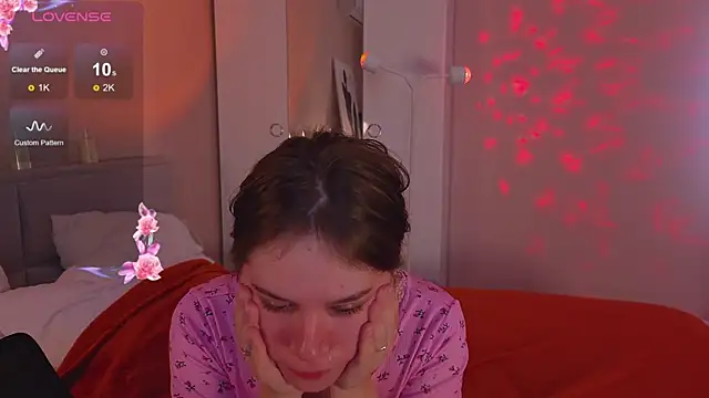 Mia Luw online show from 7, 11, 2025