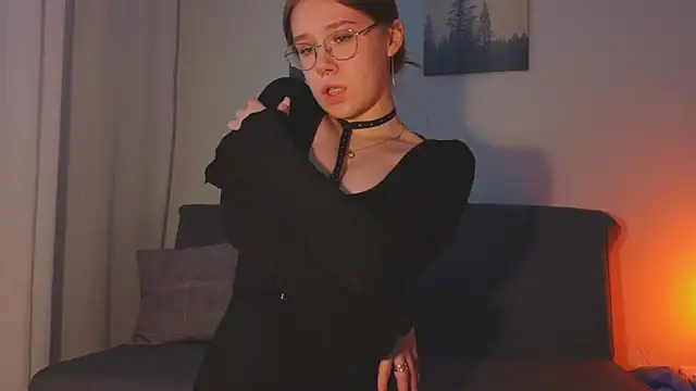 Mia Luw online show from 8, 4, 2026