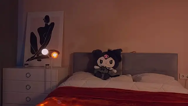 Mia Luw online show from 18, 9, 2025