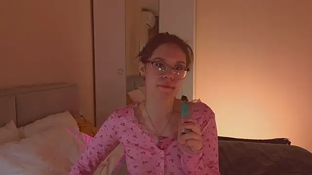 Mia Luw online show from 7, 2, 2026