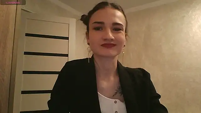 RoyalDessertt online show from 6, 3, 2025