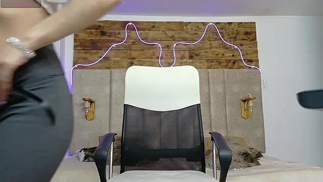 Alektra bryce online show from 11, 9, 2025