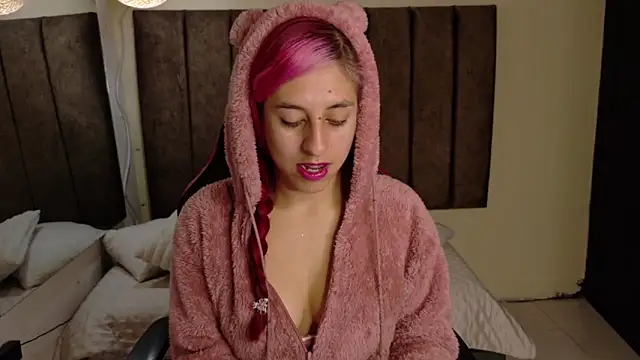 Alektra bryce online show from 10, 11, 2025