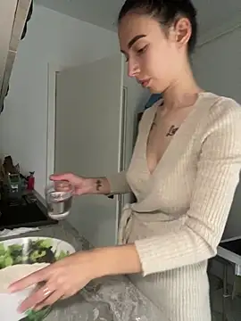 Celine Roxelle online show from 19, 9, 2025