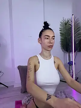 Celine Roxelle online show from 11, 11, 2025