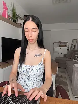 Celine Roxelle online show from 26, 4, 2026