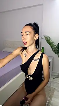 Snapshot of Celine_Roxelle chatting on 5, 7, 2026 Celine Roxelle online show from 5, 7, 2026